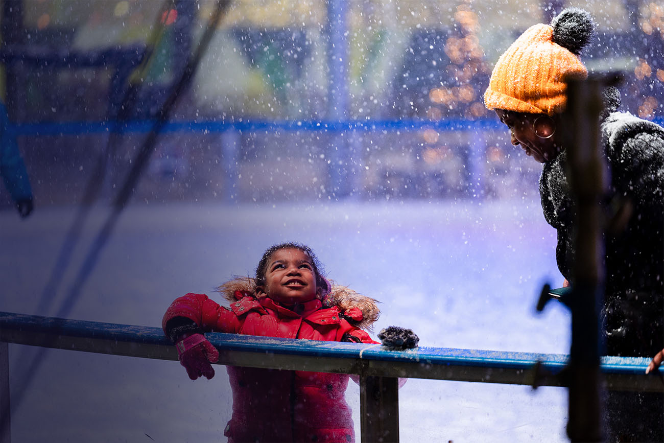 Woman and girl at the skating.